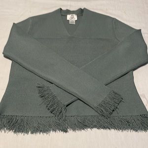 Renfrew Gorgeous Rayon/Nylon/Spandex knit top with fringe details Sz M